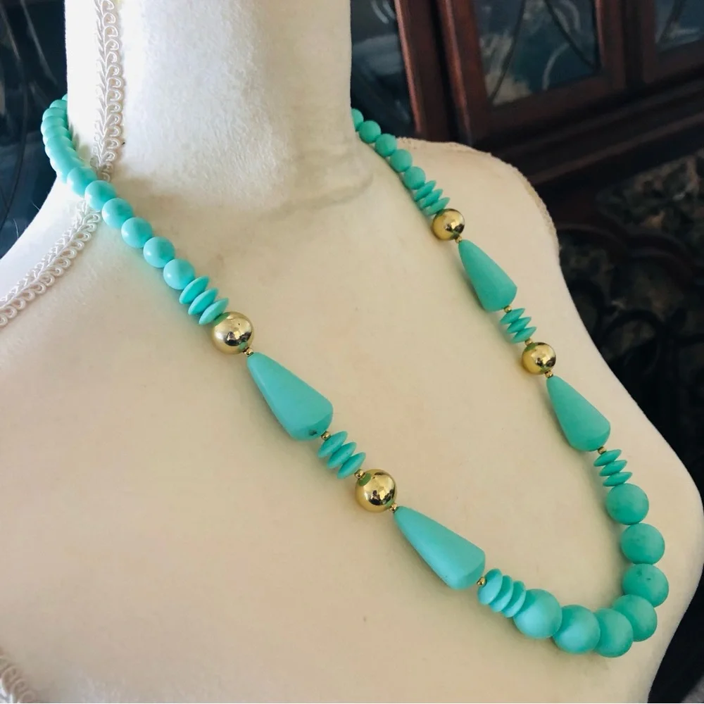 Vintage turquoise tone beaded necklace
